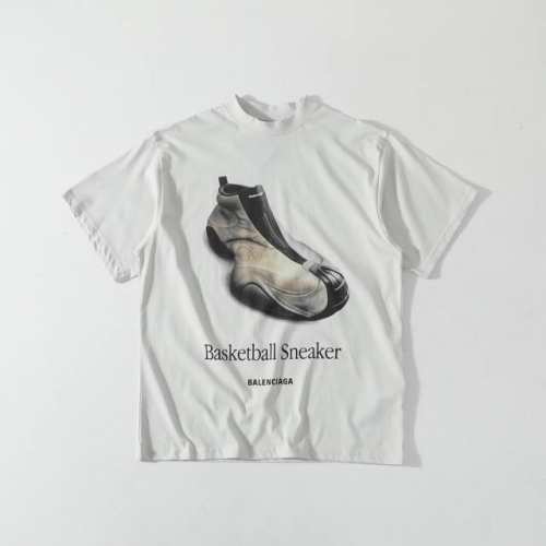 Balenciaga巴黎世家25夏季新品Basketball Sneaker 印花球鞋短袖T恤 25Ss Basketball Sneaker 的印花Tee采用