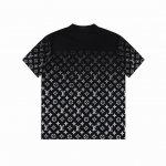 louis Vuitton 路易威登 满印下幅渐变字母印花T恤 定制280G纯棉精梳面料 透气舒适易清洗 数码印花工艺 老花字母Logo元素看起来非常高级感 超