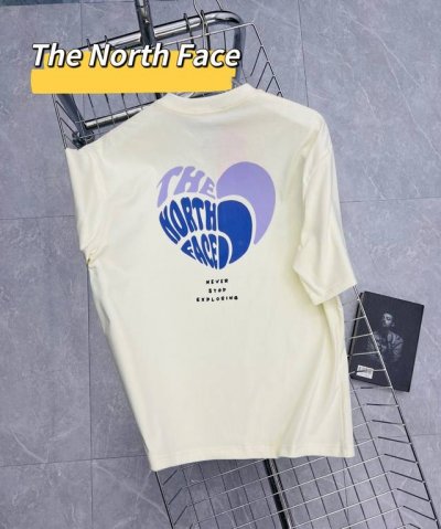 北面Tnf 爱心系列短袖，高品索罗娜面料！这款T恤的索罗娜面料的原料来自天然可再生资源，制作过程比普通化纤少消耗30%能源，少排放63%二氧化碳，环保又高级。