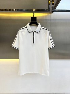 Vt华伦天奴、 2025S夏季新品半拉链polo衫，客供进口顶级100%肌理感丝光棉制成，面料质地轻薄，具有优越的防皱性与耐久性，着穿冰丝爽滑，如皮肤衣般透气亲