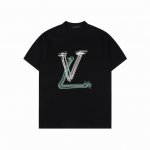 Louis Vuitton 路易威登 新款印花短袖 Lv新款T上货！高品质 精梳棉洗水处理 不变形不缩水 260G高克重 手感好 此款T以Lv印花设计 ，简约大