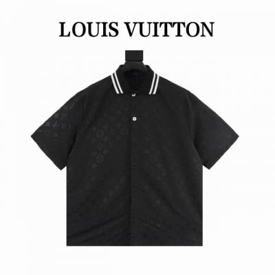 louis Vuitton 路易威登 Monogram提花工艺套装衬衣 男士时尚休闲夏日沙滩套装。路易家族的新高端，细节品质永远的那么完美无瑕，创意设计层出不穷