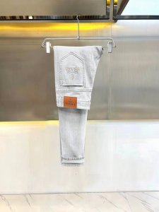 主推.长期有货 普拉达 高品质 2025官网高端新品原单少数帅爆牛仔裤，百分百原单 百搭神器！今年最新流行的风格设计款式，采用进口棉花制作成的单宁布，上身舒适，