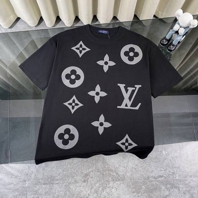 Louis Vuitton 路易威登Lv 前后经典字母四叶草印花满印圆领短袖男女同款T恤 -面料采用320G 100%纯棉双纱面料 同缸定染特种加粗32支双股1
