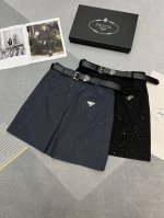 P310高品质Prad*25年早春新款银光点小亮片半裙 三角牌Logo设计 搭配高级定制腰带 灰色黑色Sml