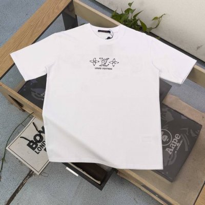 上新 款号 Kl5065 高版本 2025新款Louis Vuitton路易威登Lv刺绣四叶草字母图案Logo绣花休闲情侣宽松短袖T恤 独一无二的活性环保面料染