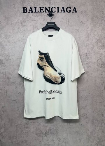Balenciaga巴黎世家 顶级版本1:1官网品质 球鞋直喷印花短袖圆领T恤 砖柜同步 面料采用巴黎定制纯棉260G，厚感度十足 重工艺 十字螺纹圆领领口落肩