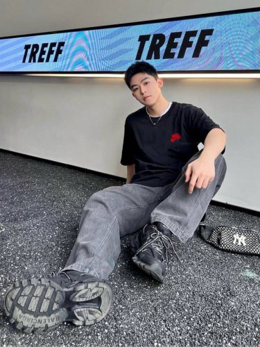 上新 元素碰撞 别致心情 经典的Nike 耐克标志性Logo Tee 高密针织圆领设计 平整简约 亲肤透爽 面料的柔软性舒适性无可挑剔 男女均可驾驭 打破性别局