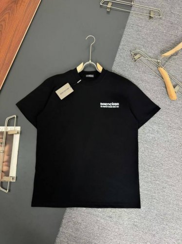 Balenciaga*巴黎世家*320G克重磅纯棉T恤宽松版型 印花工艺Logo设计 春夏新款圆领时尚短袖T恤 贴肤舒适，耐看又好穿 原厂工艺一丝不苟，休闲百搭