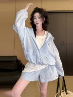 Lululemon 露露乐檬 lululemon 原纱连帽防晒套装 夏日骑行必备 宝子们 今天必须给大家安利 Lululemon 超赞的原纱连帽防晒服套装 搭配