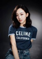 塞林又出爆款 击中你心脏的小蓝莓 这个配色我是真的一眼爱上 撞色短袖这一块 Ce的设计师真的牛 每次的配色都是让人很难拒绝 那种既熟悉但其实自己没有拥有过的感觉
