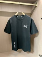 始祖鸟 官网同款 官网同款 官网同款 重磅推荐 2025Ss夏装新品 专柜在售 最新系列图案Logo短袖T恤 必须人手一件的节奏 进口顶极精梳棉面料 极为亲肤舒