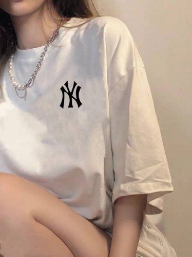 Mlb Ny洋基队25Ss 基础印花短袖 高版本 重工 短袖T恤 顶级用料 限量发售！ 面料：250克 双纱双股用料 预缩定型 具有良好的吸汗性.可以保持干爽舒