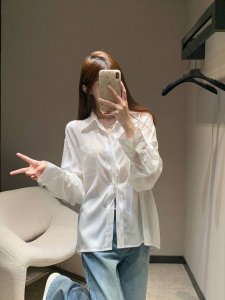 prad* 25Ss春夏新款 翻领系带垂坠感长袖衬衫丨独家高版出品 上身可盐可甜的百搭单品 定制面料 无论单穿还是作为防晒外搭都很可 Oversize宽松版型完
