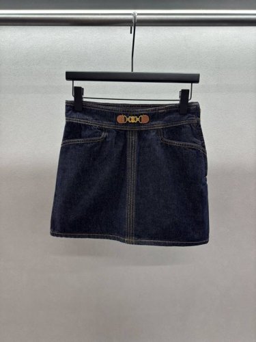 2660 Spring And Summer ！Celin*，凯旋门金属Logo短裙， 定制Yb辅料，做工品质细节Yb再现， 进口牛仔棉面料，质感柔软舒适。 三