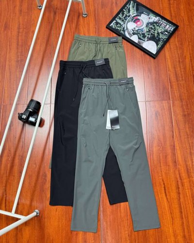 原单品质Lululemon 露露休闲速干男士长裤 日常通勤穿搭，露家优选，百搭时尚，Lulu夏季薄款焕新系列~主打舒适休闲运动男士直口长裤，定制聚酯高弹氨纶速干
