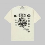 Gucci 古驰25Ss春夏新款涂鸦短袖T恤，Gucci图案设计 定制240克同缸染面料 手感非常舒服 春夏最新砖柜同步 Os落肩版型 时尚又个性 超级百搭好看