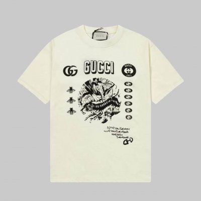 Gucci 古驰25Ss春夏新款涂鸦短袖T恤，Gucci图案设计 定制240克同缸染面料 手感非常舒服 春夏最新砖柜同步 Os落肩版型 时尚又个性 超级百搭好看