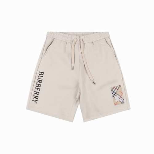 burberry 25Ss 战马贴布压胶字母短裤 巴宝莉爆款短裤，男女同款，让每一次迈步都无拘无束，立体剪裁大幅提升运动自由度，腰部内置弹力抽绳，贴合身形不勒肤