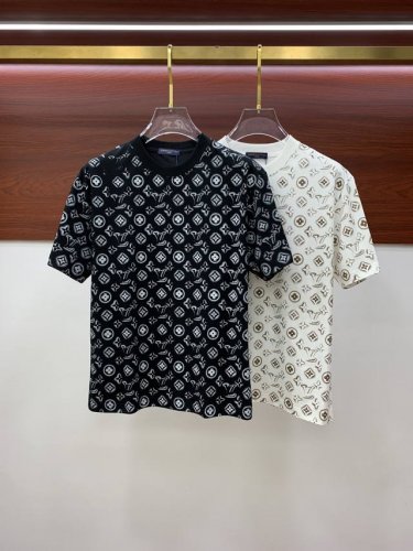 ss驴家纯棉最新面料经典标识图案Logo时尚简约潮流短袖，最顶级的品质专柜原单短袖，顶级制作工艺进口面料，专柜款独特设计，采用进口高端订制面料。官网在售！面料版