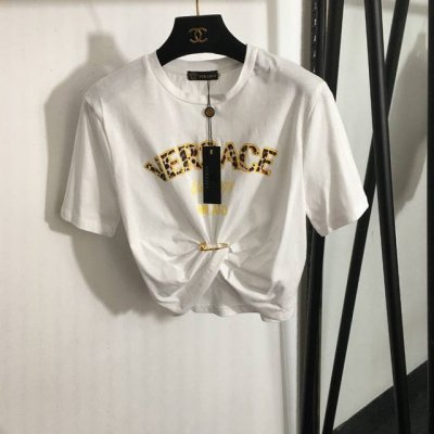 款号 6938 Versac*新款 人像别针收腰 字母印花短袖短款T恤，白色，黑色，S-Xl， M码；肩宽40，胸围94，袖长22，衣长33-50