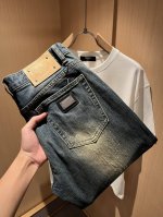 Dolce & 杜嘉*纳 2025春夏新品牛仔裤 水洗处理自然不易变形脱色 立体剪裁完美塑形面料质舒适柔软随意搭配 舒适代表它对时尚休闲的诠释是Dg一贯作风 细
