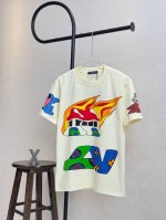 款号Xb109 lv路易威登火车头火焰印花圆领短袖 官网买的样衣回来打的板 原色原版1:1 市场发这么低不发这个价格p没办法 情侣同款 全套包装 三标齐全 区别