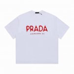 prada普拉达硅胶短袖 270棉质宽松版型. 正面硅胶工艺 立体字母硅胶 颜色白色 尺码.Xs.S.M.L