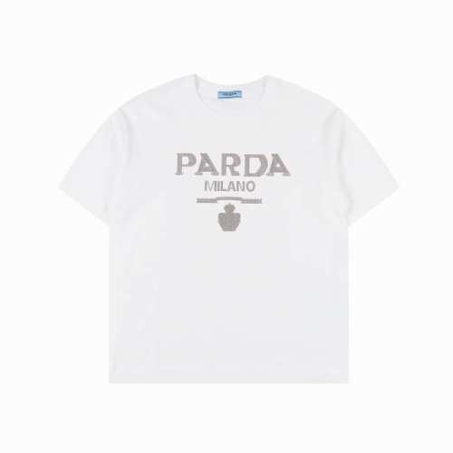 Prada 普拉达 24Ss 烫钻短袖T恤 面料采用定制240G 26支特滑双股精棉平纹高密无尘全棉布料。前幅高密度加厚，走线平整，代工品质，全套定制辅料。 尺