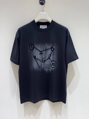 新品马吉拉 男士时装款圆领短袖T恤，贸易公司洋行货，高级限定款，25年春夏新品，明星级人气单品！ 客供埃及进口顶级面料，甄选尼罗河区域光照极好的上等棉花原料，经
