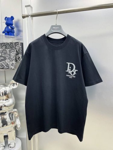 di*迪 高克重 2025夏季新款立体刺绣字母老花字母Logo最新品短袖 Dd 专柜同步有售，原单狠货，时尚进口原版科技面料，上身舒适透气，原版定制五金辅料，上