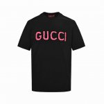 本地自取：140 gucci/古驰 粉色字母Logo刺绣短袖 采用进口棉质面料，上身柔软舒适！胸前字母Logo印花设计，多种色彩融合在一起，使得整件衣服更加鲜艳