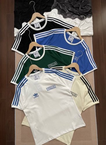adidas阿迪达斯 Italia复古系列插肩短袖T恤 复古回潮 潮流出街 甄选高品质全棉混纺面料，柔软亲肤，吸湿透气。兼具棉的天然舒适感与聚酯纤维的挺括性，既