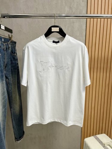 sslv纯棉最新面料经典标识图案Logo时尚简约潮流短袖，最顶级的品质专柜原单短袖，顶级制作工艺进口面料，专柜款独特设计，采用进口高端订制面料。官网在售！面料版