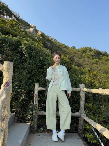 露露乐檬Lululemon 酷夏救星！Lululemon 这件外套杀疯了 宝子们，Lululemon 又双叒放大招啦！夏季新款轻量无压力短款宽松外套，绝对是户外