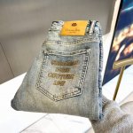P250 dio迪奥、2025早春新品丹宁软布“1947”刺绣款牛仔裤，比较百搭的一款丹宁，最纯粹的原色调，通体无复杂工艺做噱头，视觉非常干净，当季最新彩标 丰