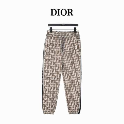dior 迪奥 满印提花侧边织带套装长裤 米黄色 灵感源自八十年代复古，客供定制的480克提花材质，摸着面料质感肉实，肌里感清晰可见，有净重感，全身极致简约设计