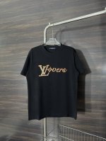 款号 He245 louis Vuitton-Lv胸前串珠贴片圆领短袖 面料采用280克双股双纱纯棉面料 手感舒适柔软 上身舒适透气 领口采用同缸同色罗纹 不紧