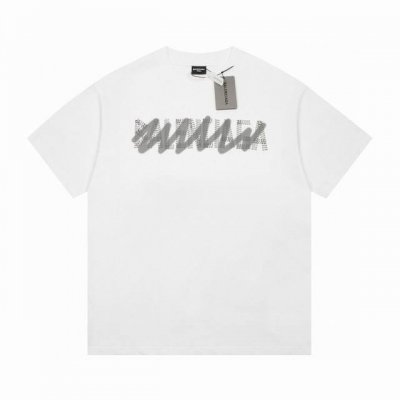 balenciaga 巴黎世家 灰色涂改字幕情侣短袖T恤 采用260克双砂面料 三针五线做工，领口包包边条 今年火爆的品牌 看到了就忍不住要自留一件 正确纹路立