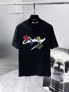 纪梵希 Givenchy 2025Ss新款 半袖 体恤 短袖 圆领T恤 高端版本 专柜定制面料 透气舒适度高 细节无可挑剔 品牌元素设计理念 体现高品质 手感细