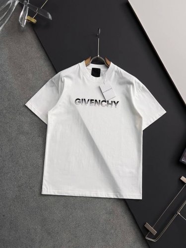 giv*、2025Ss爆款310G纯棉双纱爆款现货四季系列短袖，简约基础衣橱神器， 休闲百搭必备款 做工走线质感一流，两色推荐：白色、黑色、 独家版型测试上身无