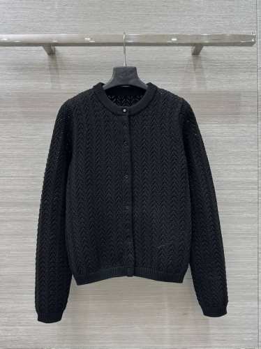 原单品质，独家首发 Gu* 25春夏新品，镂空设计针织开衫，定制Yb羊绒纱线织造 柔软舒适 洋气显瘦 圆领开衫剪裁 大身以波浪羽翎镂空钩花满铺 增添时尚浪漫气息