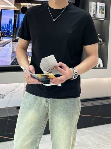 p260 loewe 2025春夏经典Logot恤衫 100支丝柔棉男人的天花板 独家定织定染，丝柔棉抑菌王炸面料；采用新疆顶级长绒棉，100支高纱支纱线，意大