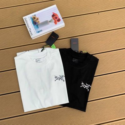 110 款号:S01 arc'teryx/始祖鸟春夏新款280克高克重纯棉印花T恤 始祖鸟字母Logo印花，高端32S双纱280克面料重磅面料，定制拉架罗纹同缸