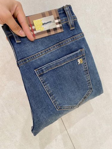 p巴宝莉 新品 高端独家发售 25Ss四季款超燃炸街系列之最牛仔裤 独家隆重推出 原版定制高端品质面料 定制五金版型修身剪裁 面料带弹力 微弹上身舒适度超高 必