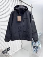 P380 Bbr* 2025Ss春季新款男士夹克外套，专柜定制面料 透气舒适度高，细节无可挑剔，品牌元素设计理念，体现高品质，手感细腻柔软 呈现休闲裁剪，上身版