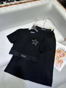 prad* 25Ss新款T恤半身裙套装 五角星图案烫钻 字母织带装饰 休闲款 两色三码 Sml