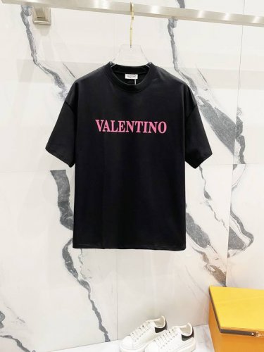 隔天到 Valentno 华伦天奴 胶印字母Logo印花 升级，灵感源自八十年代复古 原版面料 官方同款 短袖T恤 定制 同缸染面料 手感非常舒服 春夏最新砖柜