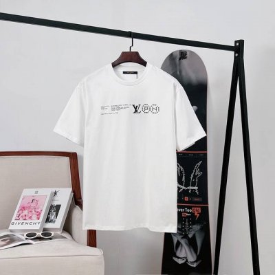 路易威登 Lv＆Nigo联名圆点字母印花短袖T恤 采用高密度弹力胶浆印花，印花效果通过计算机测色、喷印多方位测试后生产。印花效果轻薄无胶感，图案还原精细度高，表