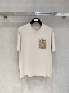 高版本 罗意威2025新款经典圆领短袖 时尚百搭经典元素打造精致工艺专柜面料 顶级元素融合打造 经典短袖3标齐全 潮男时尚 无论是上身舒适度还是都是无可比拟的存